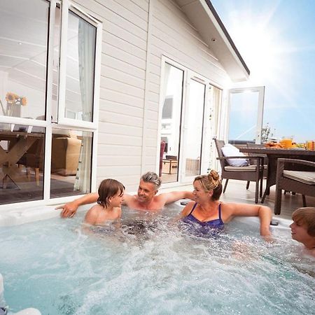 Piran Meadows Resort New Quay Esterno foto