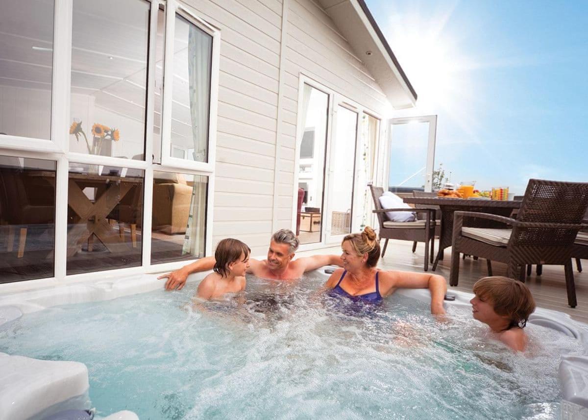Piran Meadows Resort New Quay Esterno foto