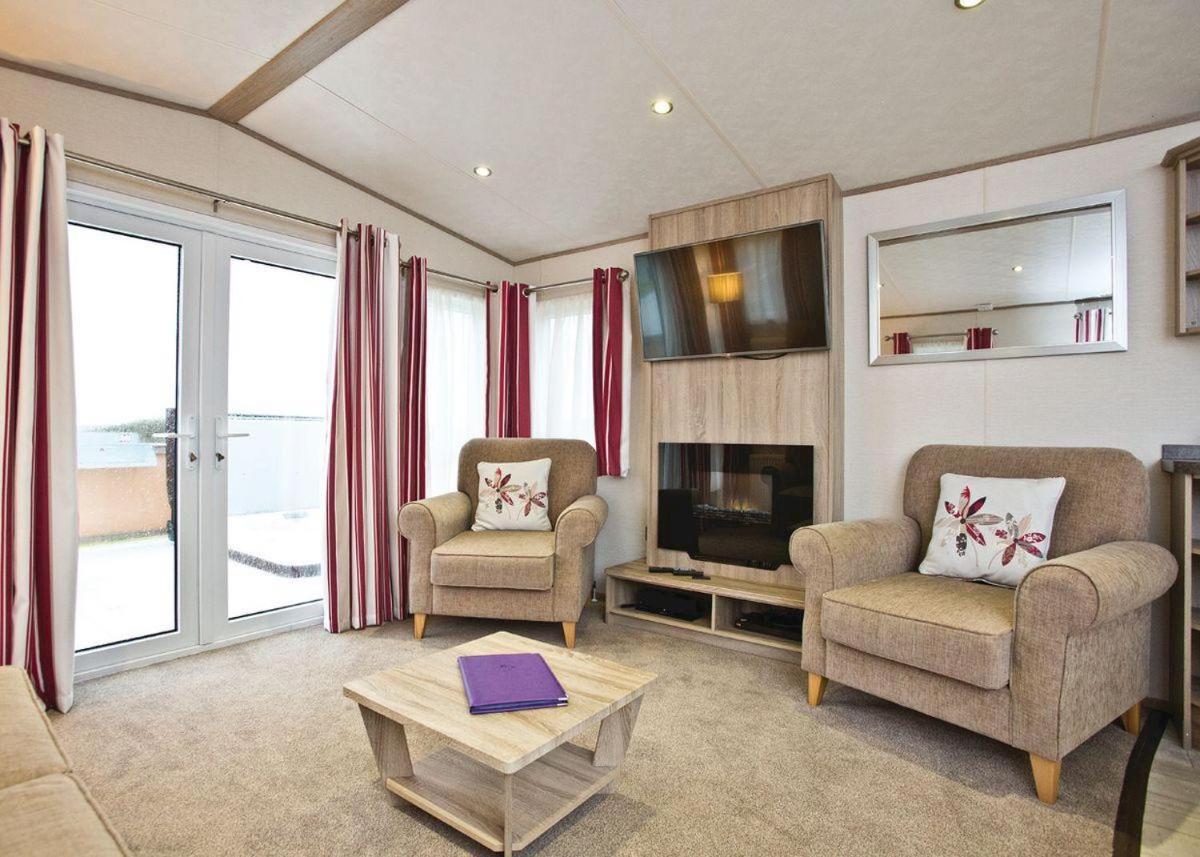 Piran Meadows Resort New Quay Esterno foto