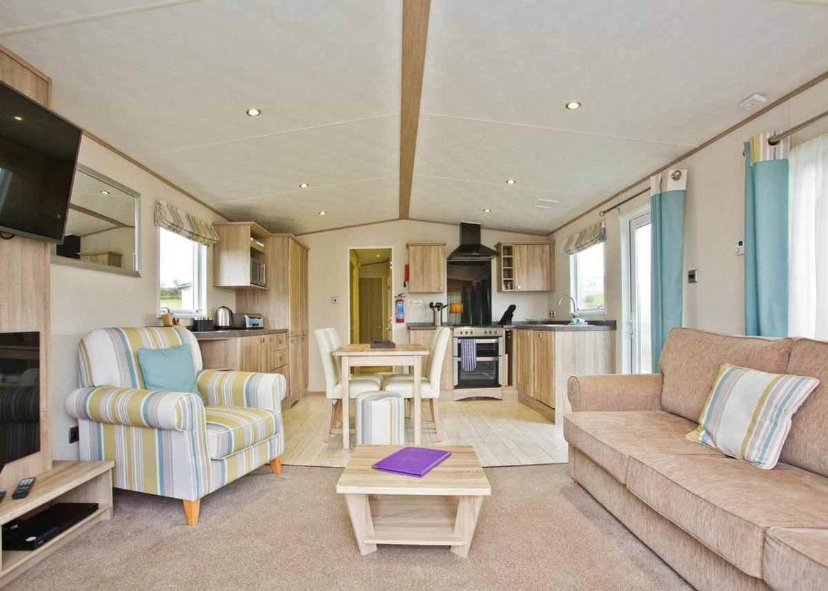 Piran Meadows Resort New Quay Esterno foto
