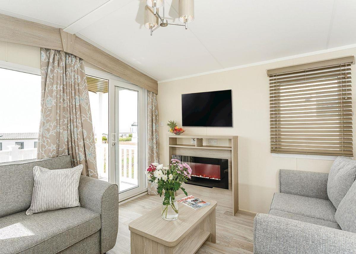 Piran Meadows Resort New Quay Esterno foto