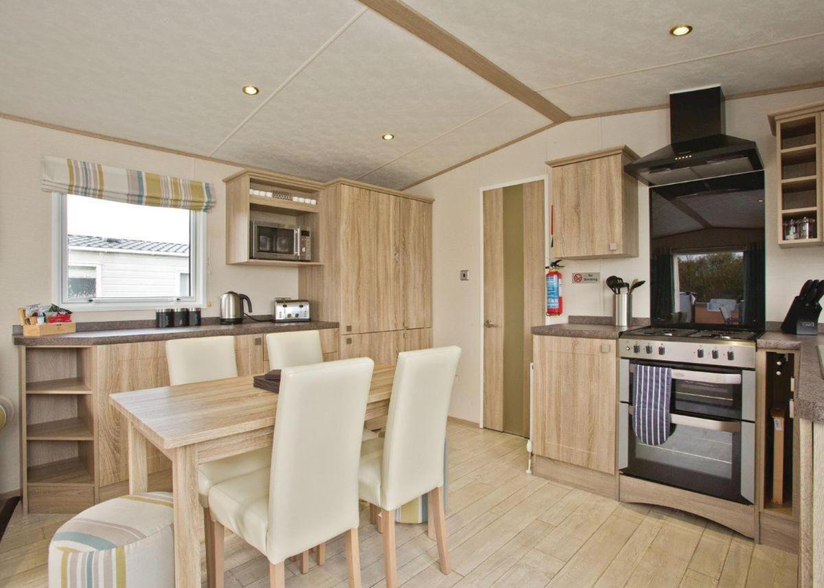 Piran Meadows Resort New Quay Esterno foto