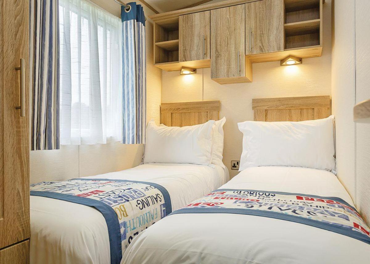 Piran Meadows Resort New Quay Esterno foto