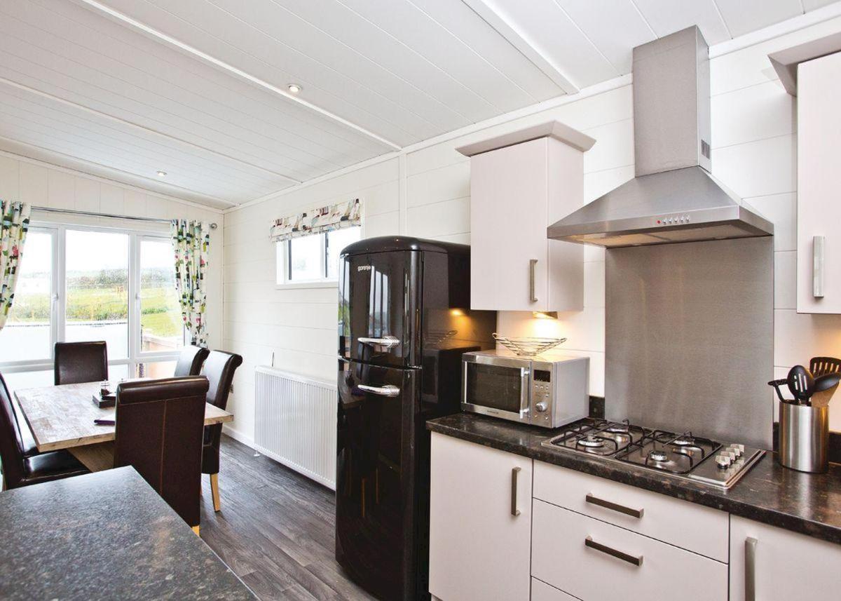 Piran Meadows Resort New Quay Esterno foto
