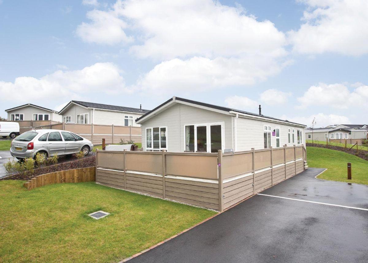 Piran Meadows Resort New Quay Esterno foto