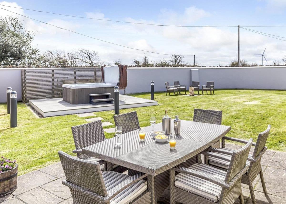 Piran Meadows Resort New Quay Esterno foto