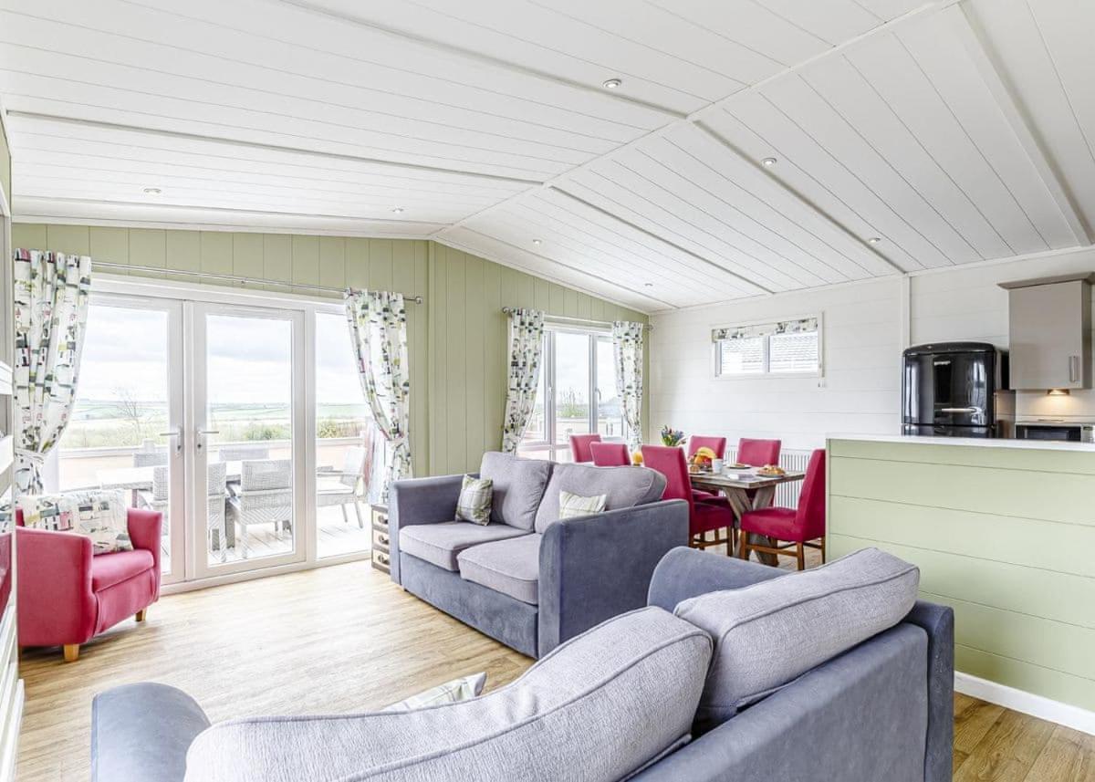 Piran Meadows Resort New Quay Esterno foto