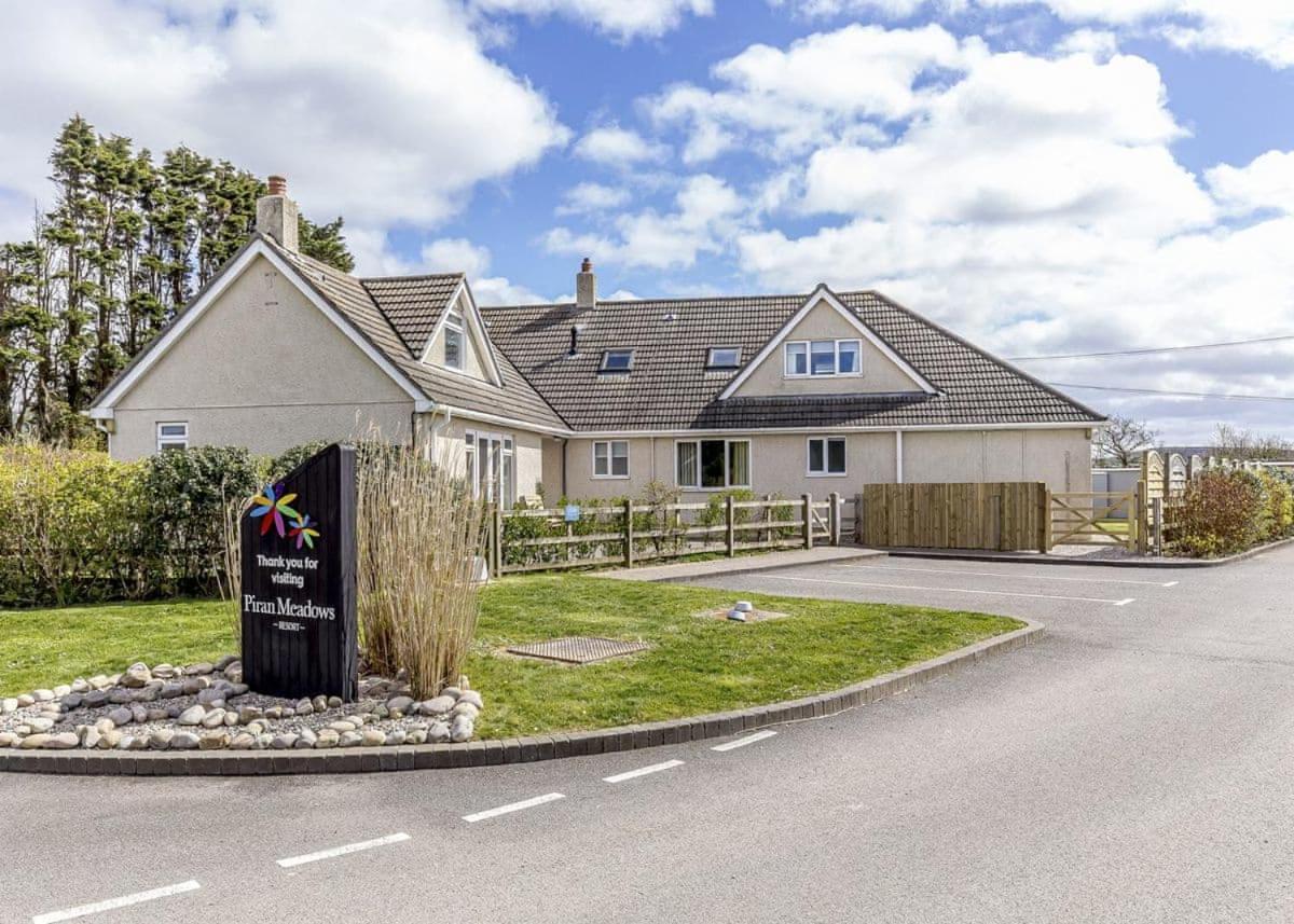 Piran Meadows Resort New Quay Esterno foto