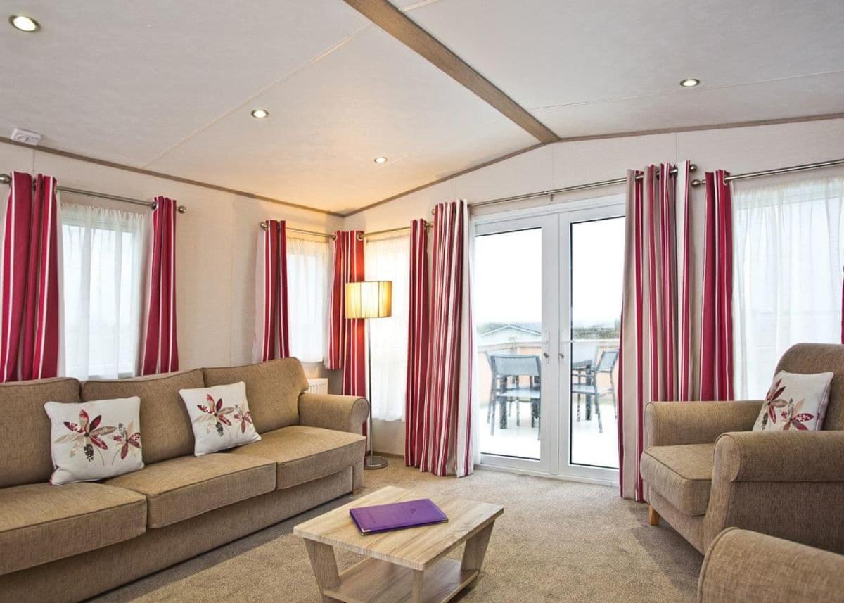 Piran Meadows Resort New Quay Esterno foto